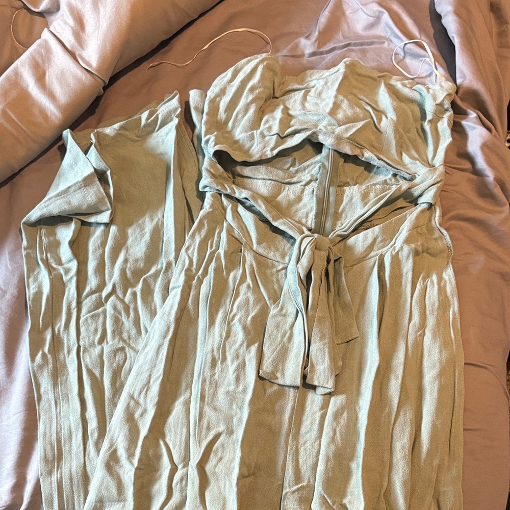 Elegant Light Green Dress with Tie Front